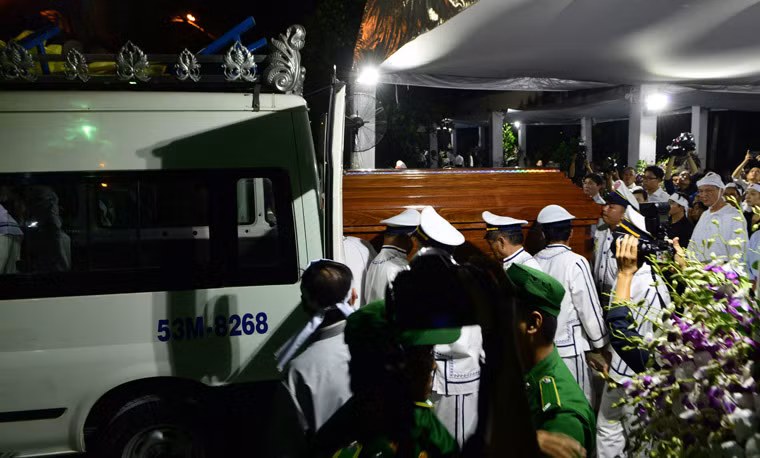 Các tuyến đường liên ấp thuộc xã Tân Thông Hội dẫn ra Quốc lộ 22 về Hội trường Thống Nhất, ngoài lực lượng CSGT còn nhiều lực lượng khác thuộc chính quyền địa phương, thanh niên xung phong... túc trực để đảm bảo trật tự, an toàn giao thông.