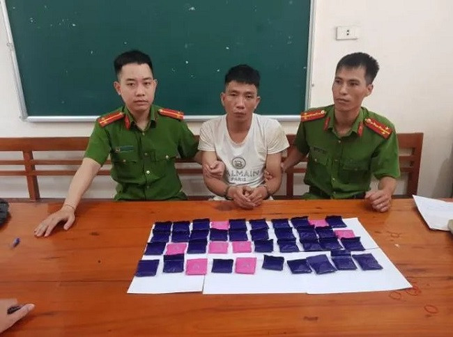 Vừa ra tù lại “ngựa quen đường cũ” tiếp tục mua bán ma túy Vua ra tu lai “ngua quen duong cu” tiep tuc mua ban ma tuy