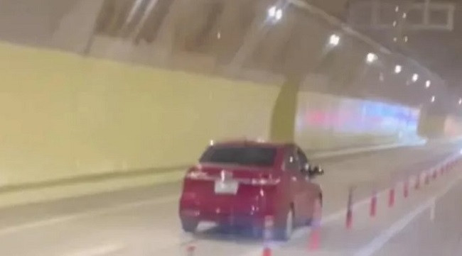 Tai xe di nguoc chieu trong ham Than Vu khai gi?