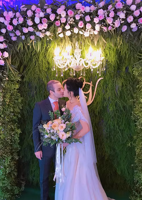 Ông xã Kha Mỹ Vân tên Luigi Menghini, là người Italy. Ah hoạt động trong lĩnh vực kinh doanh và hiện sở hữu một công ty tại Italy.