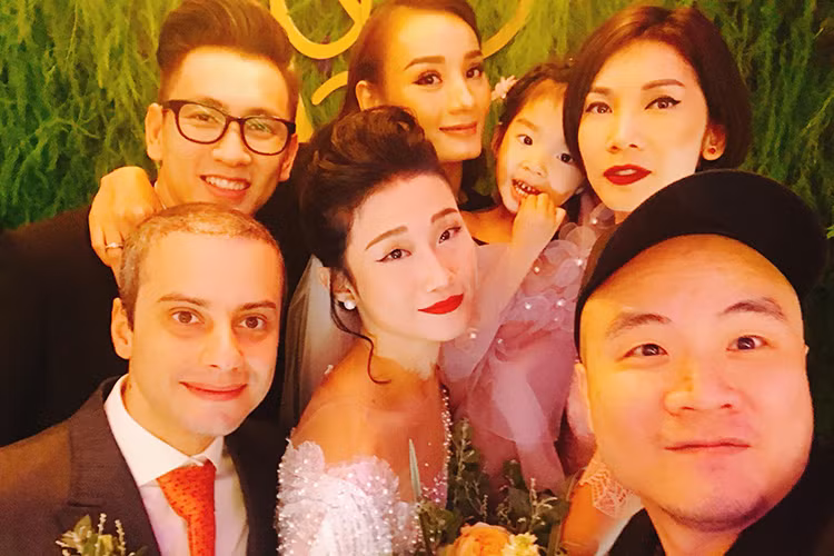 Xuân Lan còn đưa con gái của mình đến dự tiệc cưới của Kha Mỹ Vân.