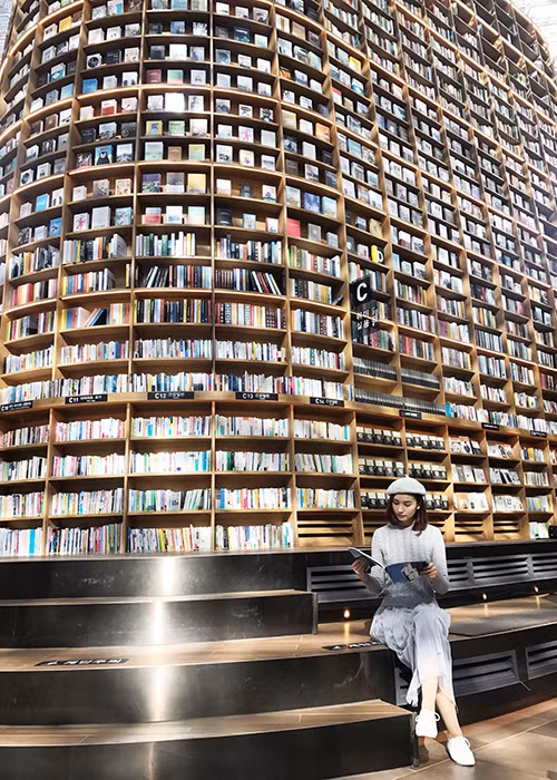 Lã Thu Huyền bày tỏ mong muốn có tiệm cafe sách thật đẹp khi về già.