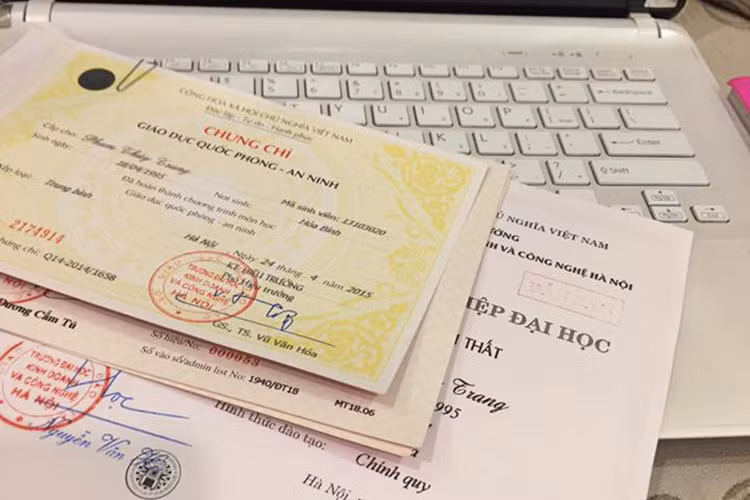 Hoa hậu Biển Việt Nam 2016 Phạm Thùy Trang chính thức tốt nghiệp đại học.