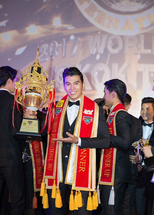 Tối ngày 27/11, chung kết cuộc thi Manhunt International 2017 - Nam vương Quốc tế 2017 đã diễn ra tại Bangkok - Thái Lan. Trải qua các vòng thi gay cấn trong 2 tiếng đồng hồ, đại diện Việt Nam, siêu mẫu Ngọc Tình đăng quang Nam vương Quốc tế 2017.