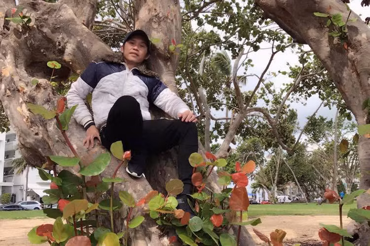 Hoài Linh viết trên trang cá nhân: “Sống với thiên nhiên khi tiền không có”.