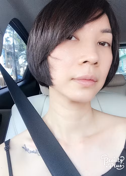 Cựu siêu mẫu Xuân Lan tự tin để mặt mộc khi ra ngoài.