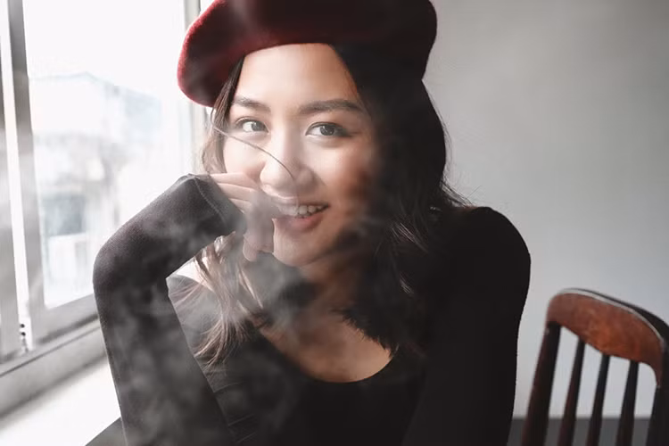 Văn Mai Hương tỏ ra rất tâm đắc với câu nói của mình: “Chỉ là năm tháng thanh xuân còn rất xanh và tôi thì đang đi tìm mùa quả chín”.