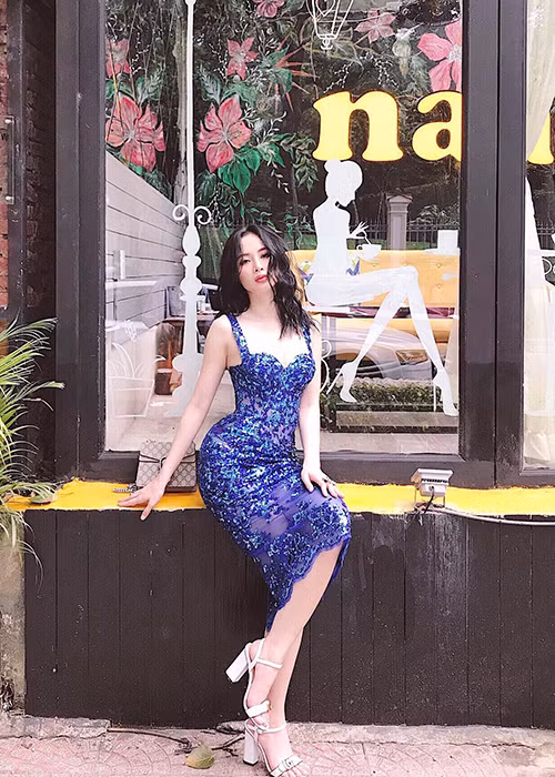 Angela Phương Trinh chia sẻ: “Cái vừa sâu đậm vừa mỏng manh nhất của con người là...tình cảm”.