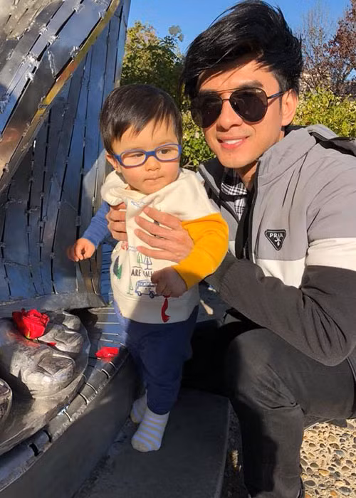 Vợ chồng Đan Trường đưa con trai đi chơi là một trong những tin tức sao Việt trong ngày 30/11.