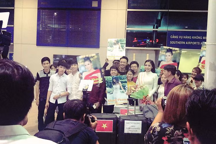 Khánh Phương đã gặp trục trặc về vấn đề visa nên đến trễ 10 ngày. Ảnh: FBNV