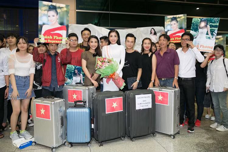 Mới đây, Á hậu Khánh Phương lên đường tham gia cuộc thi Miss Supranational 2017 - Hoa hậu Siêu quốc gia 2017. Ảnh: FBNV