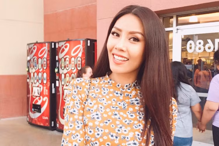 Đại diện Việt Nam cùng các thí sinh khác của Hoa hậu Hoàn vũ Thế giới 2017 hiện tất bật quay hình phỏng vấn và chụp hình để hoàn thiện thông tin.