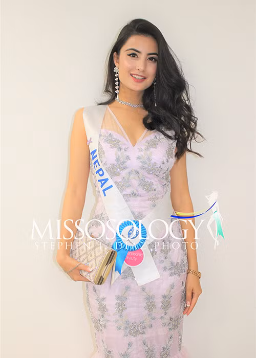 Chuyên trang sắc đẹp Missosology dự đoán người đẹp Niti Shah đến từ Nepal sẽ lọt top 5 cuộc thi Hoa hậu Quốc tế 2017. Nhiều chuyên gia sắc đẹp khuyên Niti nên sử dụng Instagram để tạo ra sức ảnh hưởng hơn.