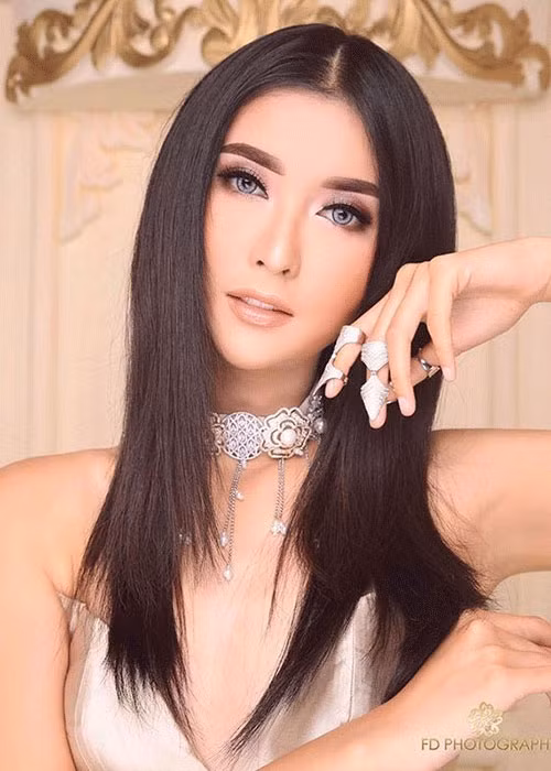 Người đẹp tiết lộ cô có một cái tên khá nam tính bởi bố mẹ của cô vốn yêu thích cậu bé Kelvin trong bộ phim “Ở nhà một mình”.