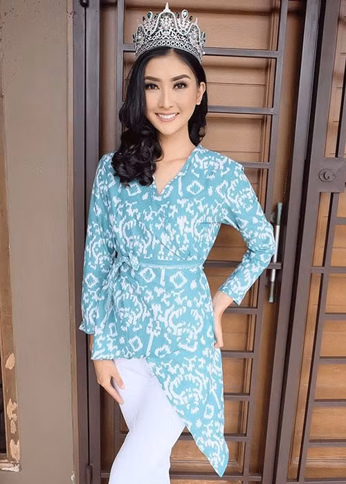 Kevin từng tham gia cuộc thi Hoa hậu Hoàn vũ Indonesia 2017. Tại cuộc thi này, cô đoạt danh hiệu á hậu 1.