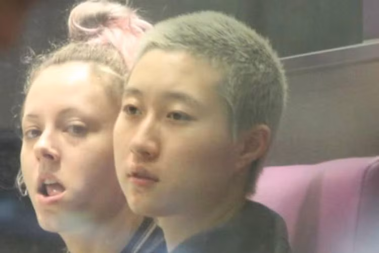 Trước đó, vào đúng ngày sinh nhật lần thứ 18, Ngô Trác Lâm bị bắt gặp đi ăn ở một nhà hàng cùng bạn gái Andi. Ảnh: Sohu