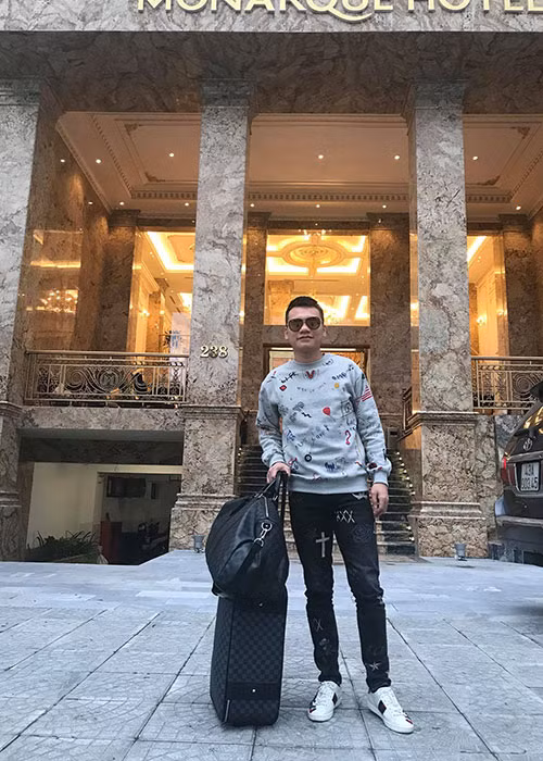 Khắc Việt than thở gần đây anh bị tăng cân là một trong những tin tức sao Việt trong ngày 25/11.