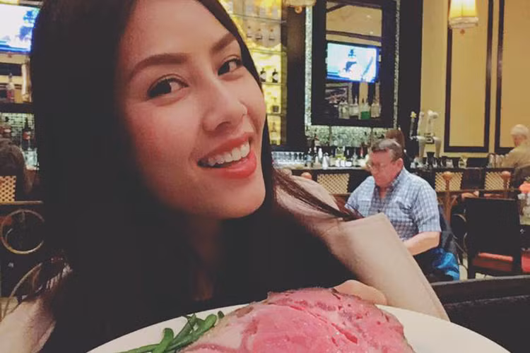 Sau chung kết Hoa hậu Hoàn vũ Thế giới 2017 ở Mỹ, Nguyễn Thị Loan nán lại vài ngày để gặp gỡ người thân.