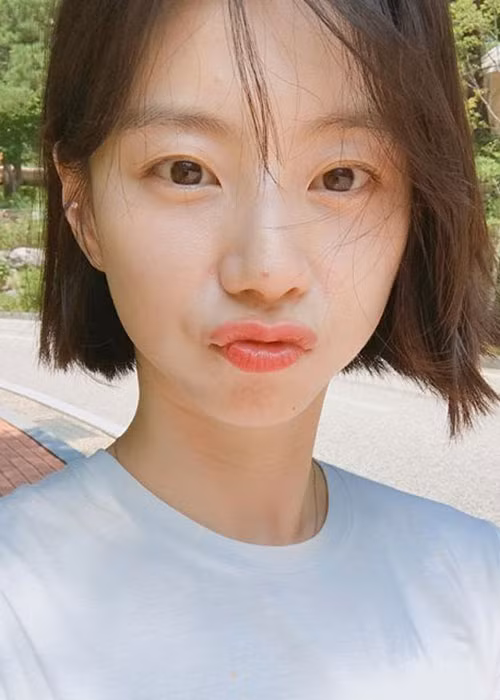 Trên trang cá nhân, Park Soo Jin vẫn thường xuyên chia sẻ hình ảnh bầu bí trẻ trung của mình đến fans.