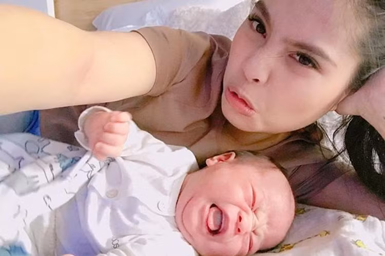 Con trai của ca nương Kiều Anh chào đời vào ngày 7/10/2017. Cậu nhóc được bố mẹ đặt tên thân mật là Soup.