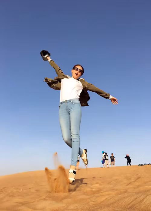 Khánh Ngân tạo dáng nhí nhảnh trong chuyến du lịch Dubai vào tháng 5/2016.