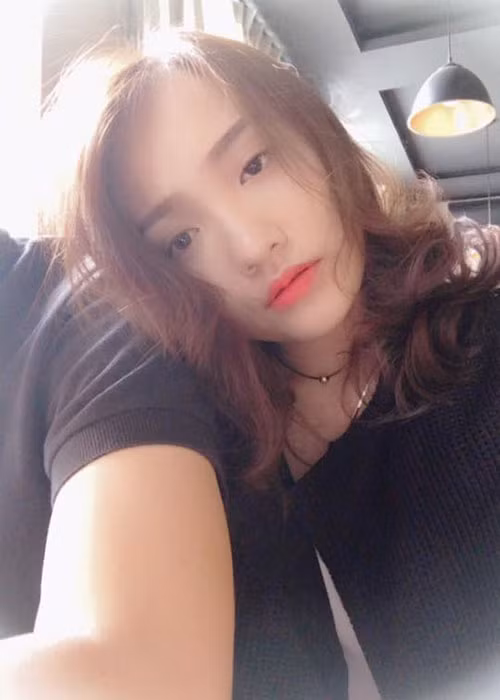 Nhật Thủy từng úp mở một số hình ảnh bên bạn trai trước khi công khai anh với khán giả.