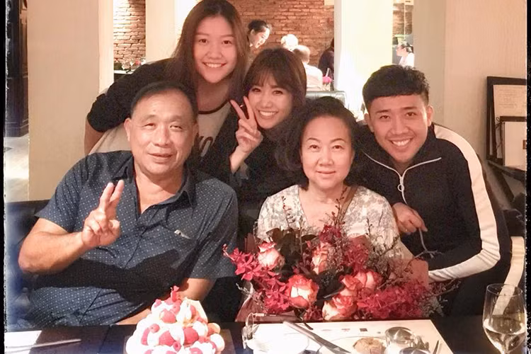 Hot Face sao Viet 24h: Hari Won lam dieu xuc dong cho gia dinh chong