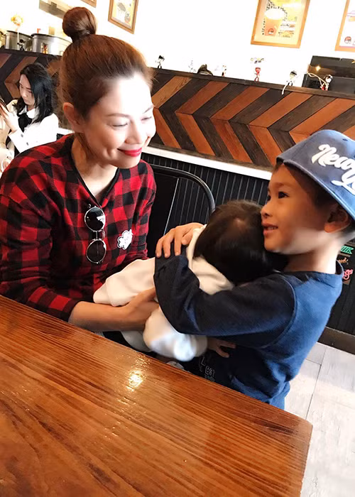 Thanh Thảo liên tục khoe hình ảnh của cậu con trai nuôi Jacky.