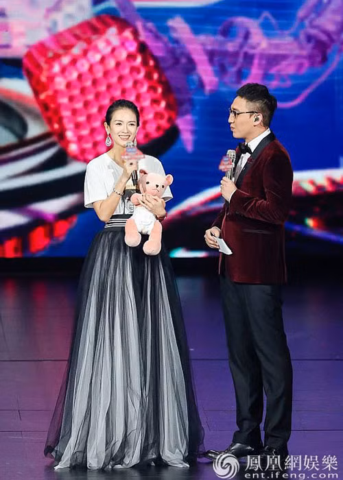 Ngoài nữ diễn viên Phạm Băng Băng, sự kiện diễn ra tại Thượng Hải còn có sự tham gia của Chương Tử Di. Ảnh: Ifeng