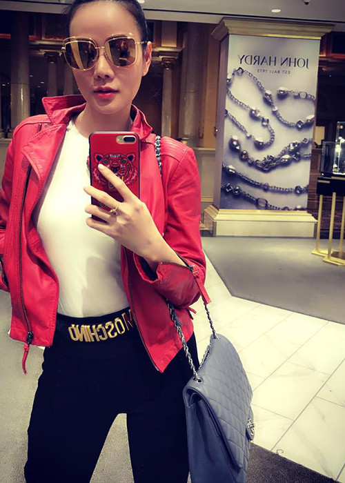 Năm 2015, Dương Yến Ngọc và doanh nhân Trần Thông ly hôn. Thời điểm công khai cuộc hôn nhân thứ 2 tan vỡ, cô tố chồng cũ đã đánh đập, hăm dọa và không cho phép cô gặp con trai. Hiện tại, Dương Yến Ngọc đã ổn định lại cuộc sống sau 2 năm ly hôn. Ảnh: FBNV