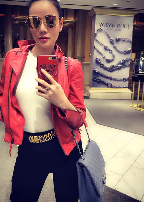 Năm 2015, Dương Yến Ngọc và doanh nhân Trần Thông ly hôn. Thời điểm công khai cuộc hôn nhân thứ 2 tan vỡ, cô tố chồng cũ đã đánh đập, hăm dọa và không cho phép cô gặp con trai. Hiện tại, Dương Yến Ngọc đã ổn định lại cuộc sống sau 2 năm ly hôn. Ảnh: FBNV