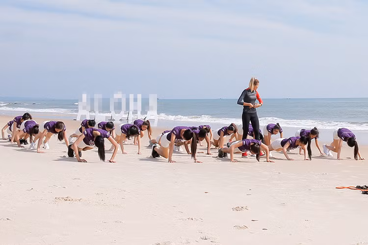 Các thí sinh giành chiến thắng thử thách vận động liên hoàn theo nhóm sẽ bước vào thử thách tiếp theo.