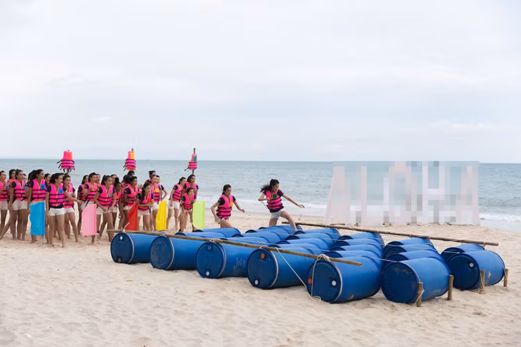 Với chủ đề “Tôi khỏe đẹp quyến rũ”, tập 9 “Tôi là Hoa hậu Hoàn vũ Việt Nam 2017” mang đến cho các thí sinh những thử thách thú vị về vận động và thể thao rèn thể lực.