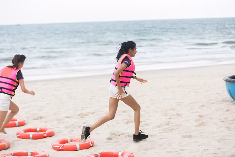 Các cô gái của Hoa hậu Hoàn vũ Việt Nam 2017 còn được đánh giá kỹ năng làm việc nhóm, hiểu ý đồng đội.