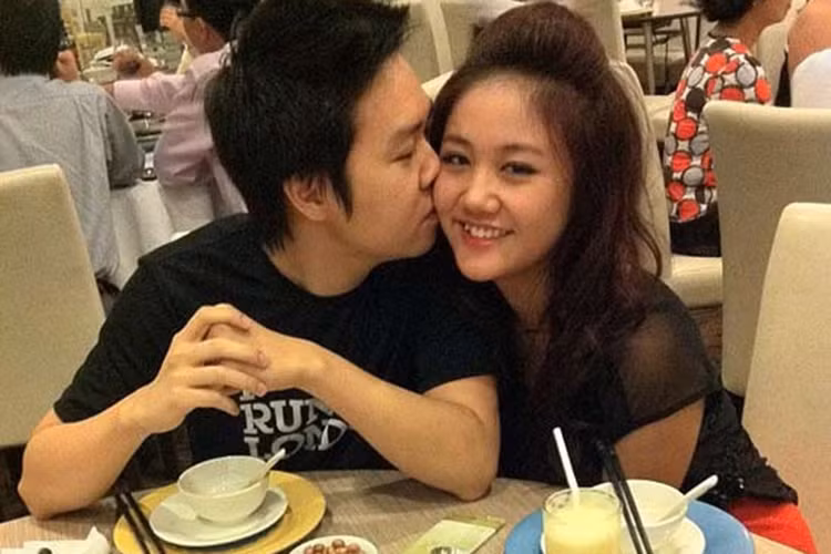 Mãi đến Valentine năm 2012, Văn Mai Hương và Lê Hiếu mới chính thức công khai hẹn hò thông qua MV "Ngày chung đôi". Sau khi thừa nhận chuyện tình cảm, cặp đôi liên tục xuất hiện tình tứ bên nhau trước đám đông. Ảnh: Zing