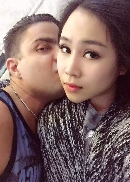 Trương Phương và Nick Mansor công khai hẹn hò vào tháng 12/2016 khi cả hai đăng tải trạng thái “đang yêu” và đính kèm tài khoản Facebook của nửa kia trên trang cá nhân. Ảnh: FBNV