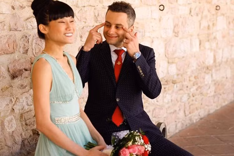 Sau hơn 2 năm yêu nhau, chân dài sinh năm 1989 đã quyết định tiến tới hôn nhân cùng người yêu ngoại quốc.