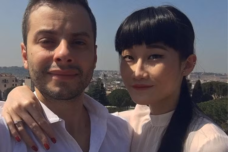 Theo lời Kha Mỹ Vân, trong suốt thời gian cô theo đuổi sự nghiệp người mẫu tại Italy, người yêu luôn động viên, ủng hộ cô.