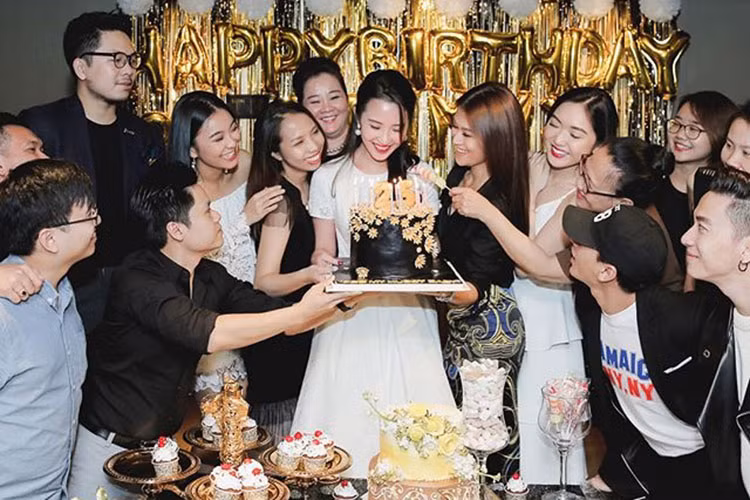 Xuân Thảo là bạn gái đầu tiên mà Phan Thành công khai sau khi hủy hôn với Midu. Trước đó, dù vướng không ít tin đồn tình cảm, chàng thiếu gia đều một mực phủ nhận. Ảnh: FBNV