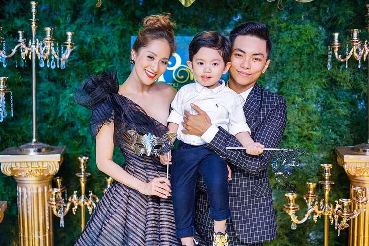 Khánh Thi tâm sự: “Không có định nghĩa rõ ràng về hạnh phúc. Đơn giản là nếu biết đắng cay thì hiểu hạnh phúc nó rõ ràng hơn”.