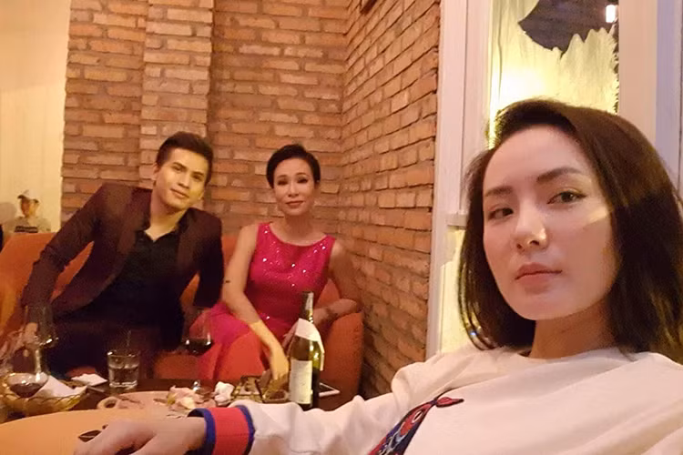 Quốc Thiên hội ngộ Phương Linh và Uyên Linh.