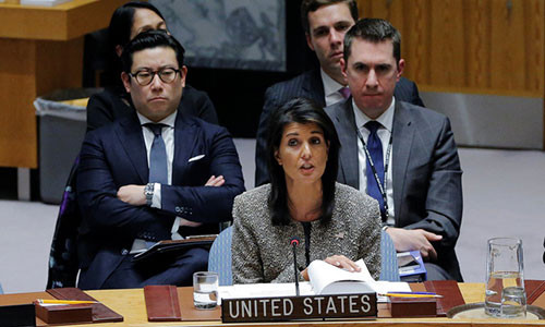 Đại sứ Mỹ tại LHQ Nikki Haley trong phiên họp của Hội đồng Bảo an ngày 30-11 - Ảnh: REUTERS