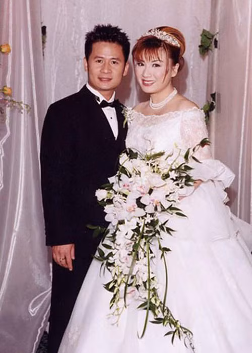 Bằng Kiều và Trizzie Phương Trinh kết hôn vào năm 2002 sau 2 năm hẹn hò. Sau hơn 10 năm chung sống, cặp đôi có với nhau 3 cậu con trai. Ảnh: Người đưa tin