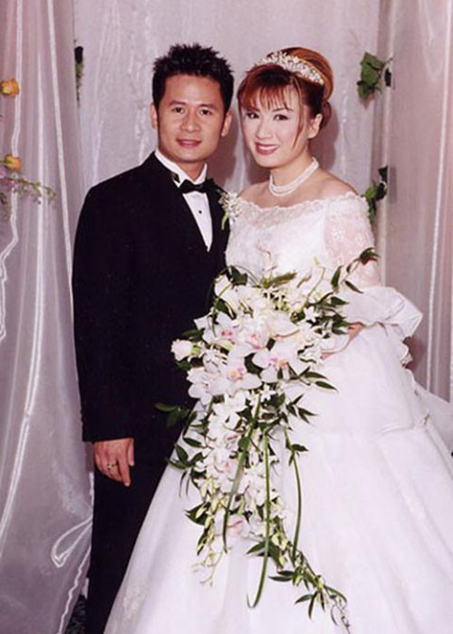 Bằng Kiều và Trizzie Phương Trinh kết hôn vào năm 2002 sau 2 năm hẹn hò. Sau hơn 10 năm chung sống, cặp đôi có với nhau 3 cậu con trai. Ảnh: Người đưa tin