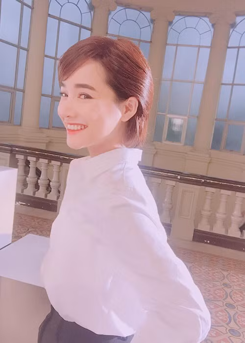  Sao Việt Nhã Phương được khen cá tính với tạo hình mái tóc ngắn.
