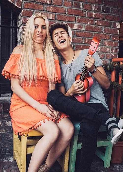 Tạp chí Time từng xếp Lele trong danh sách 30 thanh thiếu niên ảnh hưởng nhất thế giới 2015 và danh sách 30 người ảnh hưởng nhất trên Internet năm 2016.