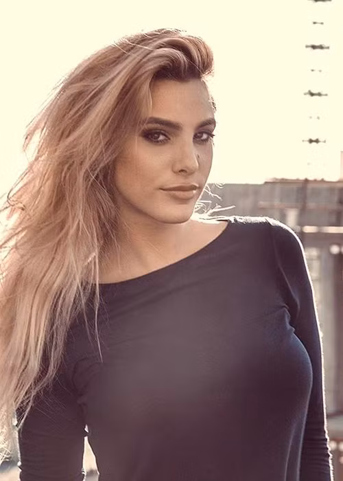 Tháng 1/2017, Lele có mặt trong danh sách “30 under 30” (đại diện thế hệ trẻ tài năng nhất thế giới) do tạp chí Forbes bình chọn.