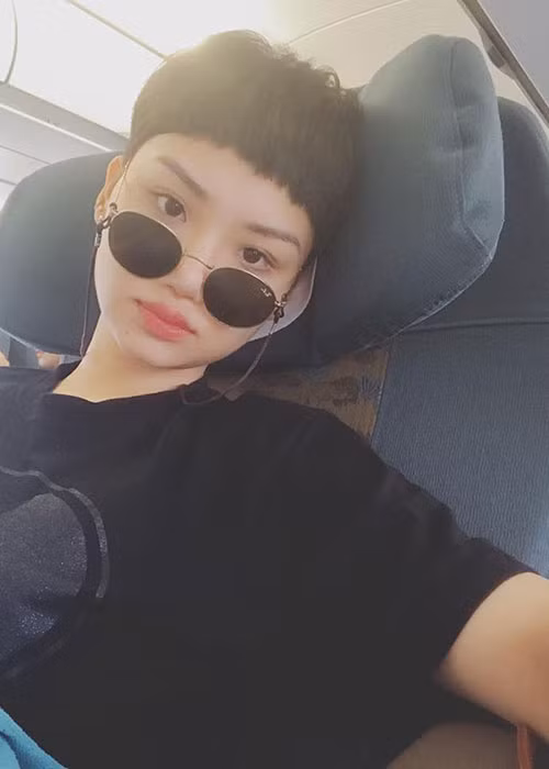 Miu Lê than thở bị bệnh sau khi dầm mưa hát.