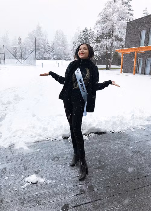 Á hậu Khánh Phương tươi tắn ở Ba Lan tham gia cuộc thi Hoa hậu Siêu quốc gia 2017.