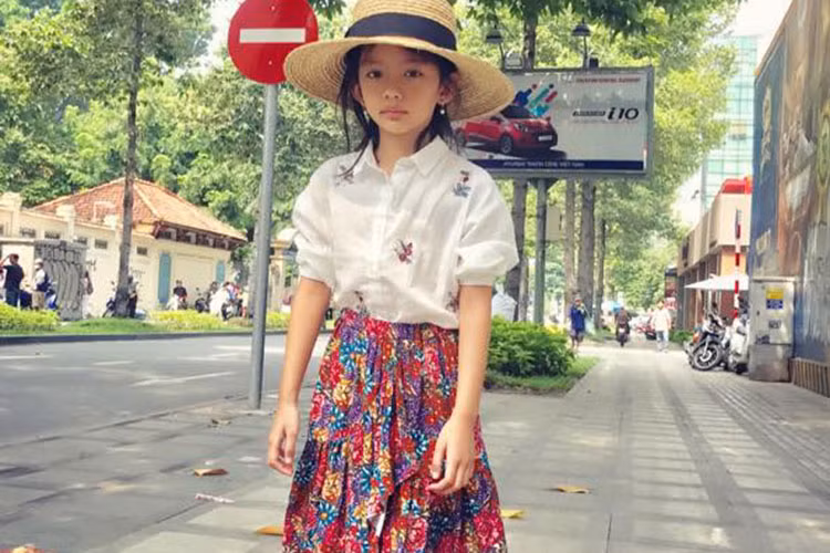 Ngọc Diễm chia sẻ: “Ai lấy sổ gạo tháng này của em, trả lại cho em đi”.